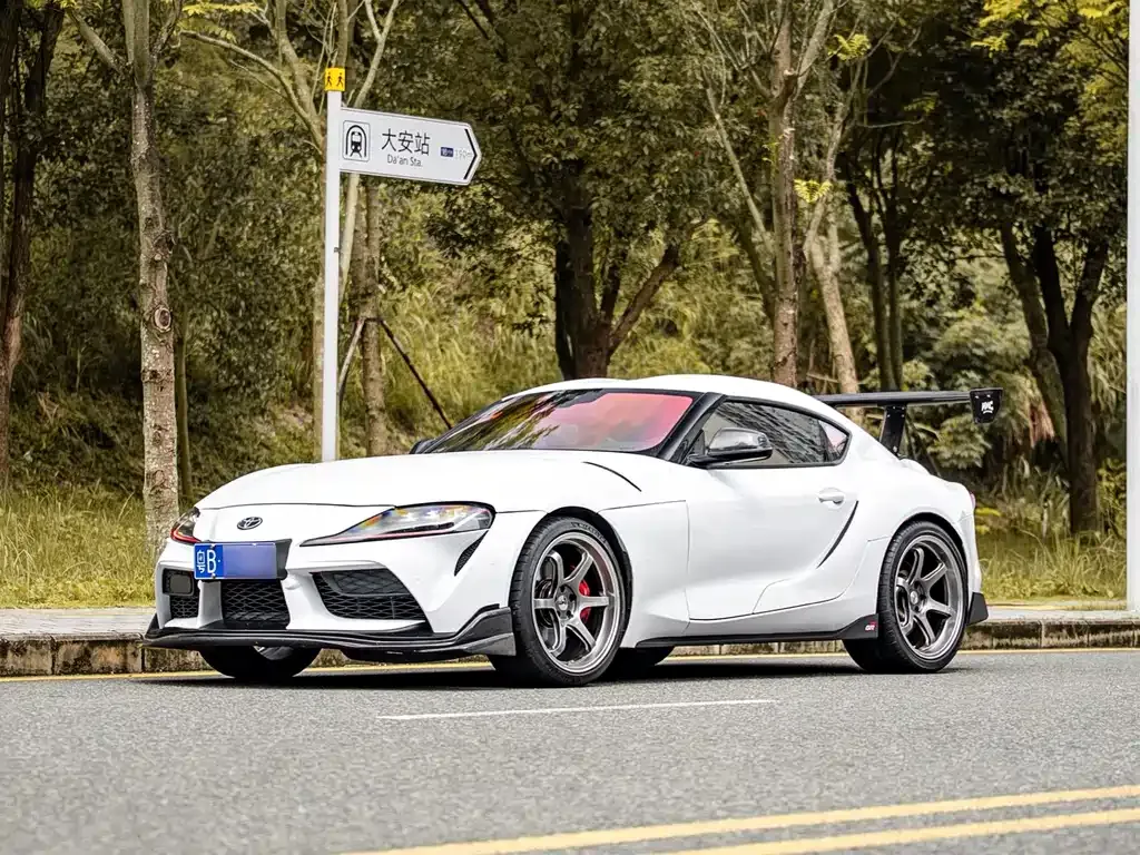 Toyota Supra — фото 1