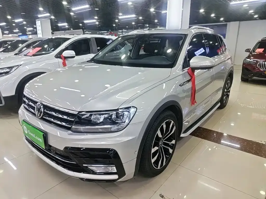 Volkswagen Tiguan L — фото 1