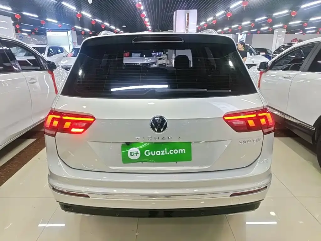 Volkswagen Tiguan L — фото 9