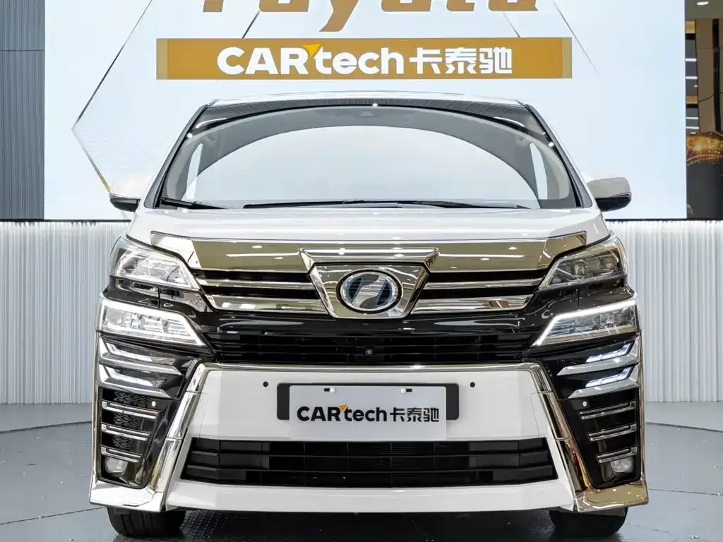 Toyota Vellfire — фото 1
