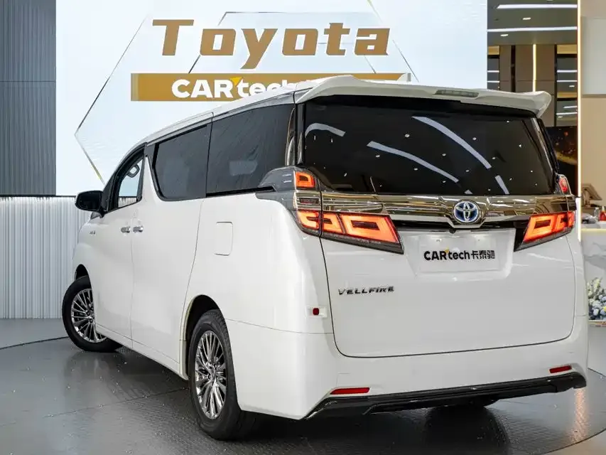 Toyota Vellfire — фото 4