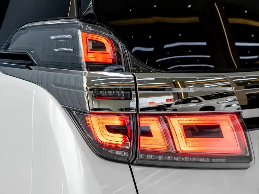 Toyota Vellfire — фото 10