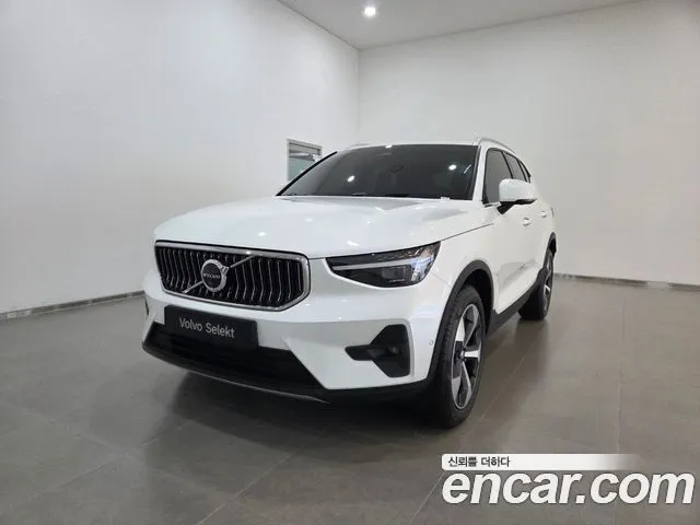 Volvo XC40 — фото 1