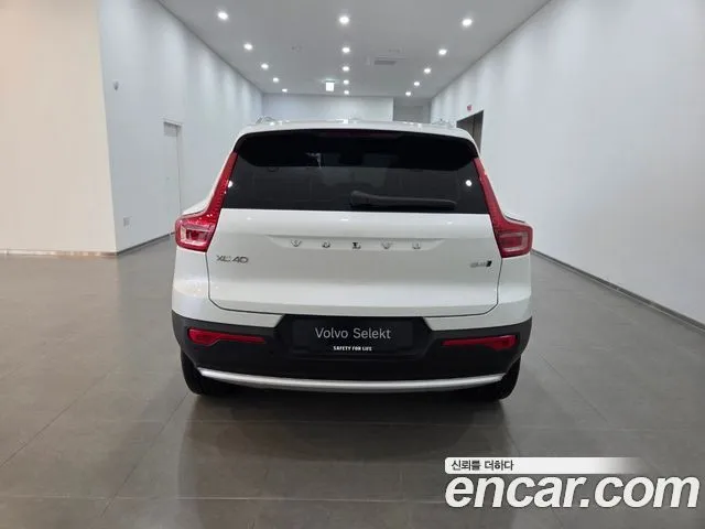 Volvo XC40 — фото 2