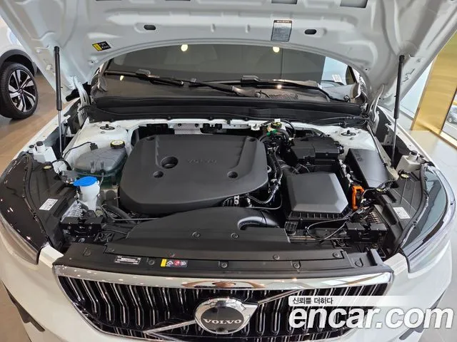 Volvo XC40 — фото 10