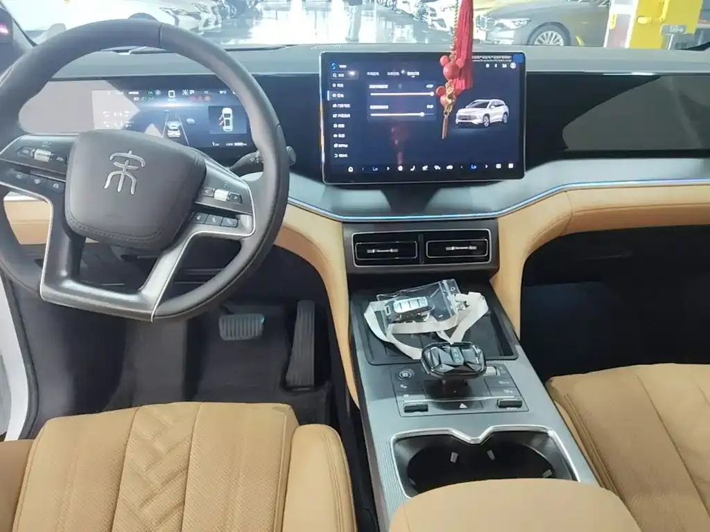 BYD L DM-i — фото 8