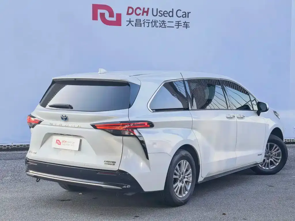 Toyota Sienna — фото 2