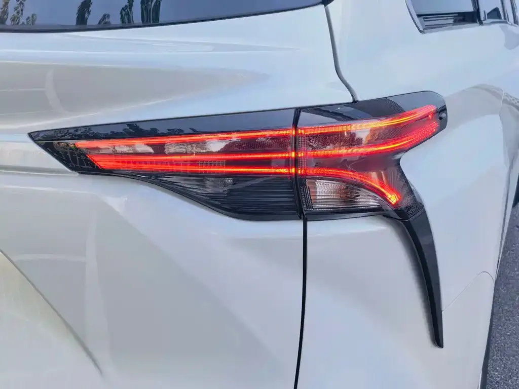 Toyota Sienna — фото 9