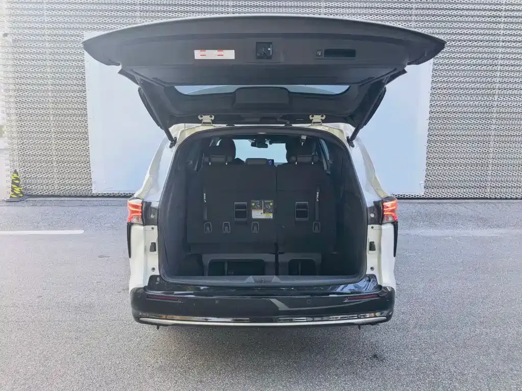 Toyota Sienna — фото 4