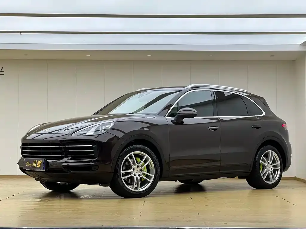 Porsche Cayenne — фото 1