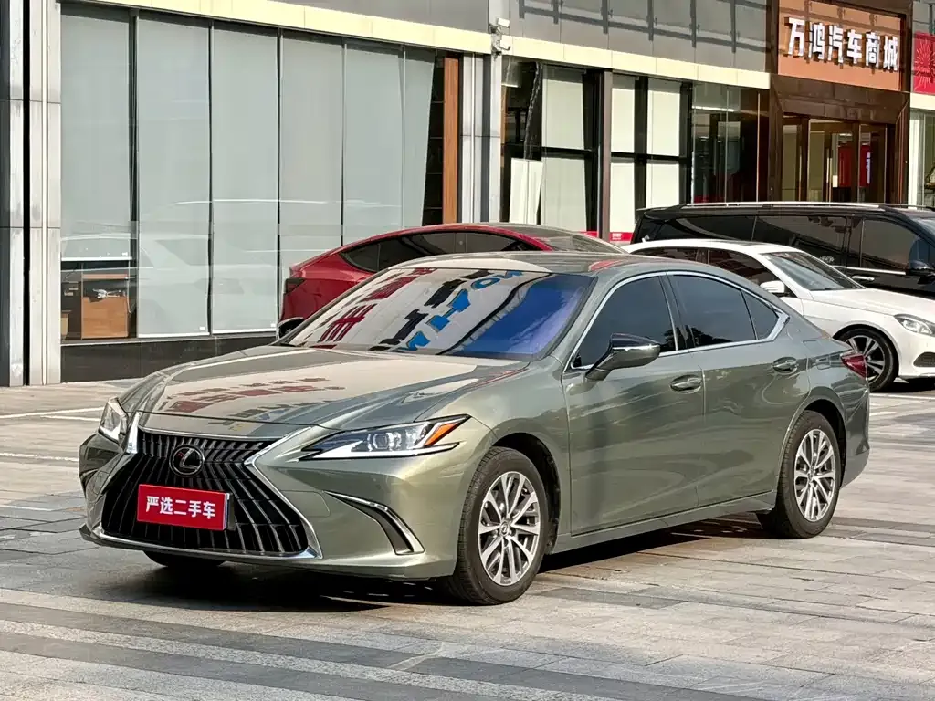 Lexus ES — фото 1