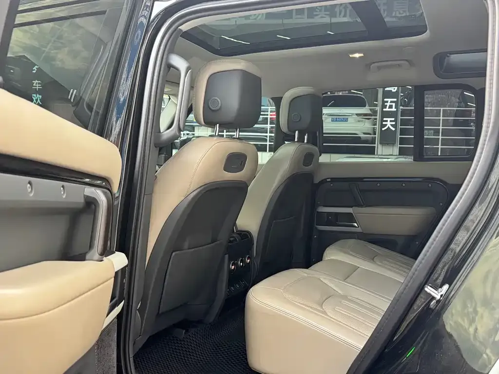Land Rover Defender — фото 10