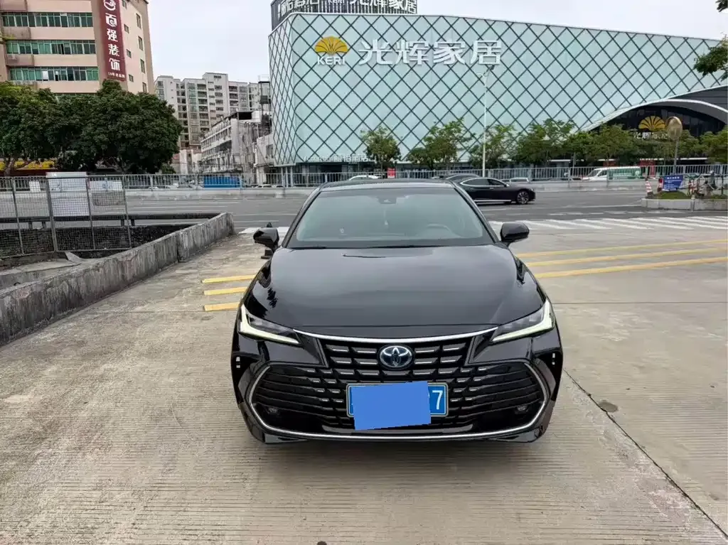 Toyota Avalon — фото 1