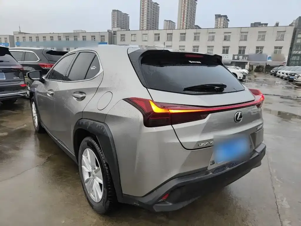 Lexus UX — фото 3