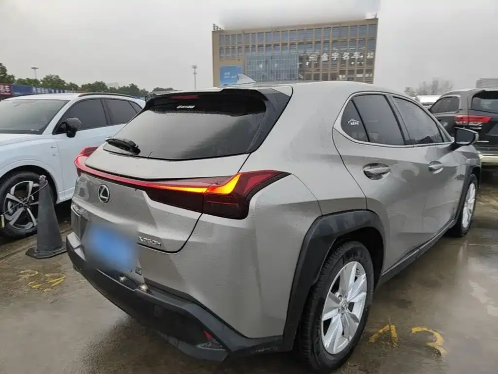 Lexus UX — фото 6