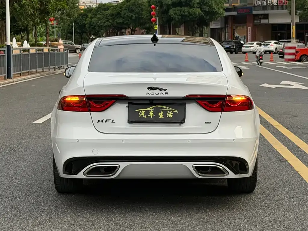 Jaguar XFL — фото 10