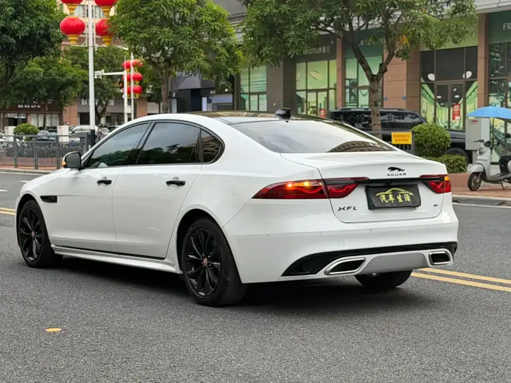Jaguar XFL — фото 2