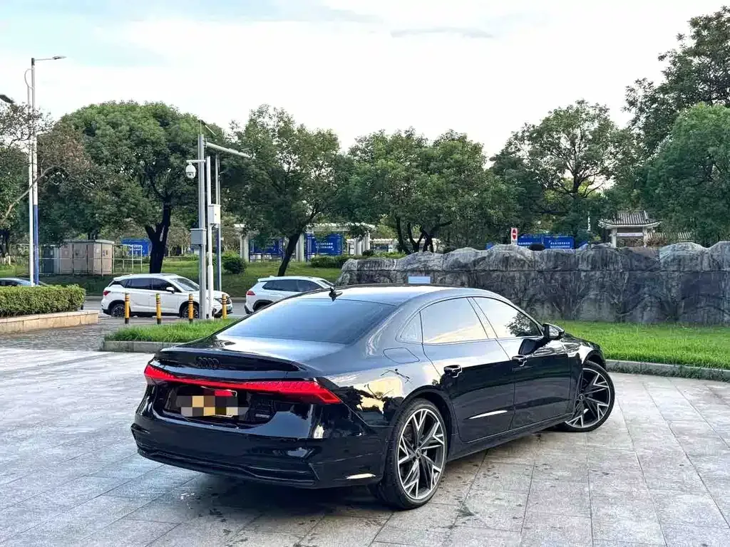 Audi A7L — фото 5
