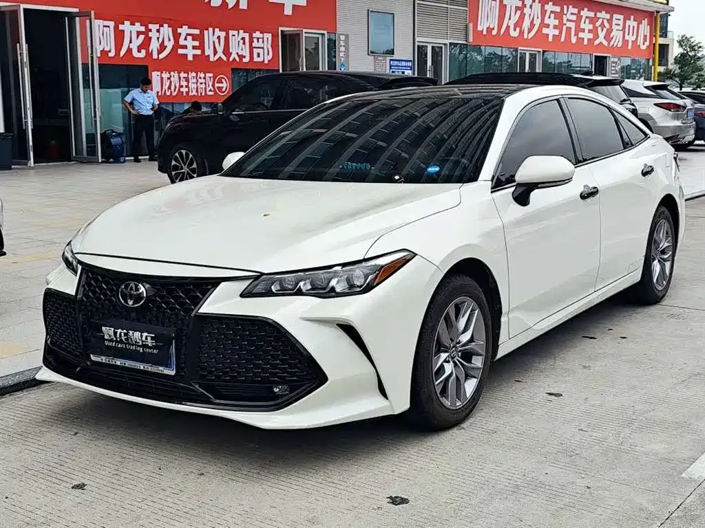 Toyota Avalon — фото 1