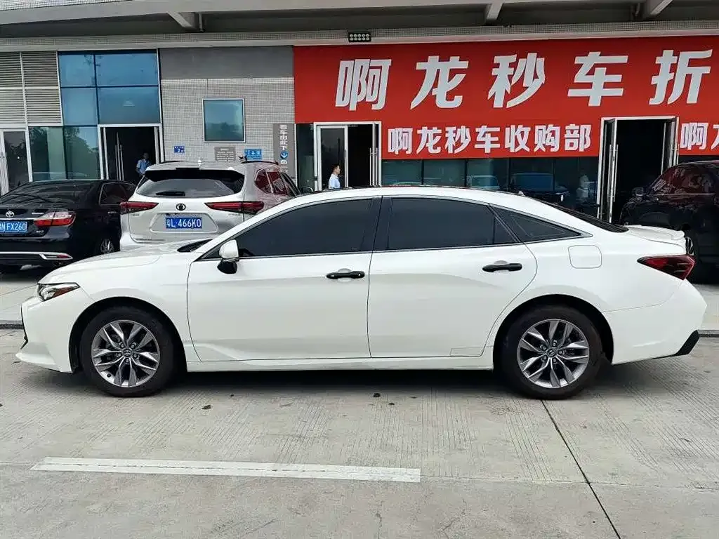 Toyota Avalon — фото 3