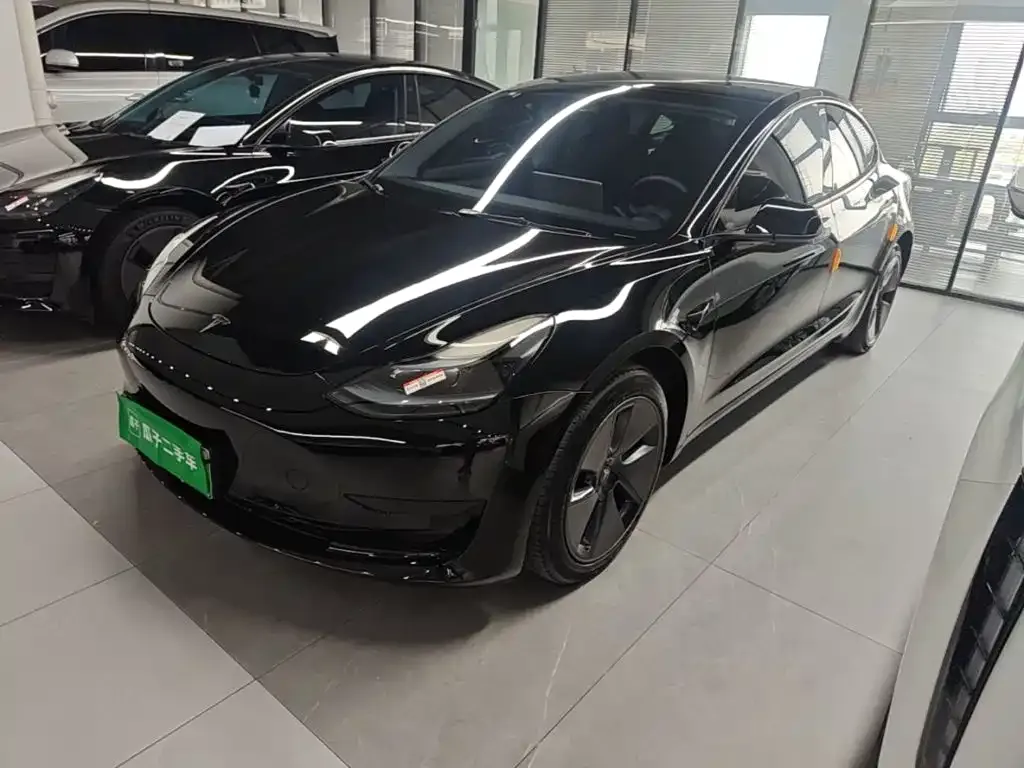Tesla Model 3 — фото 4