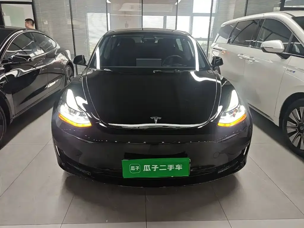 Tesla Model 3 — фото 3