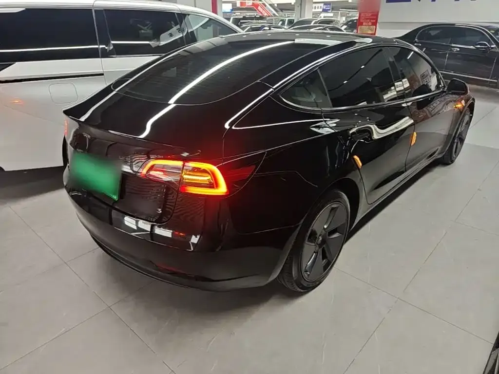 Tesla Model 3 — фото 10