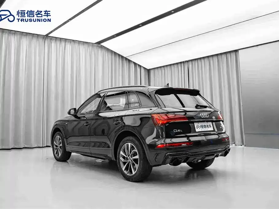 Audi Q5L — фото 6