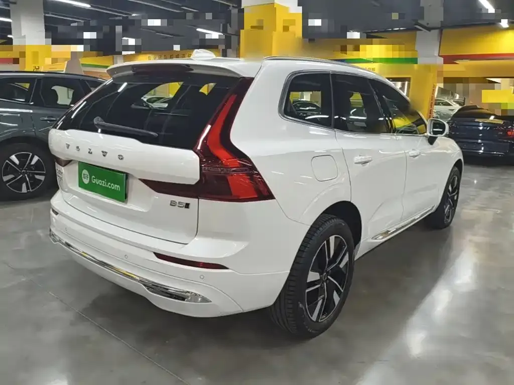 Volvo XC60 — фото 10