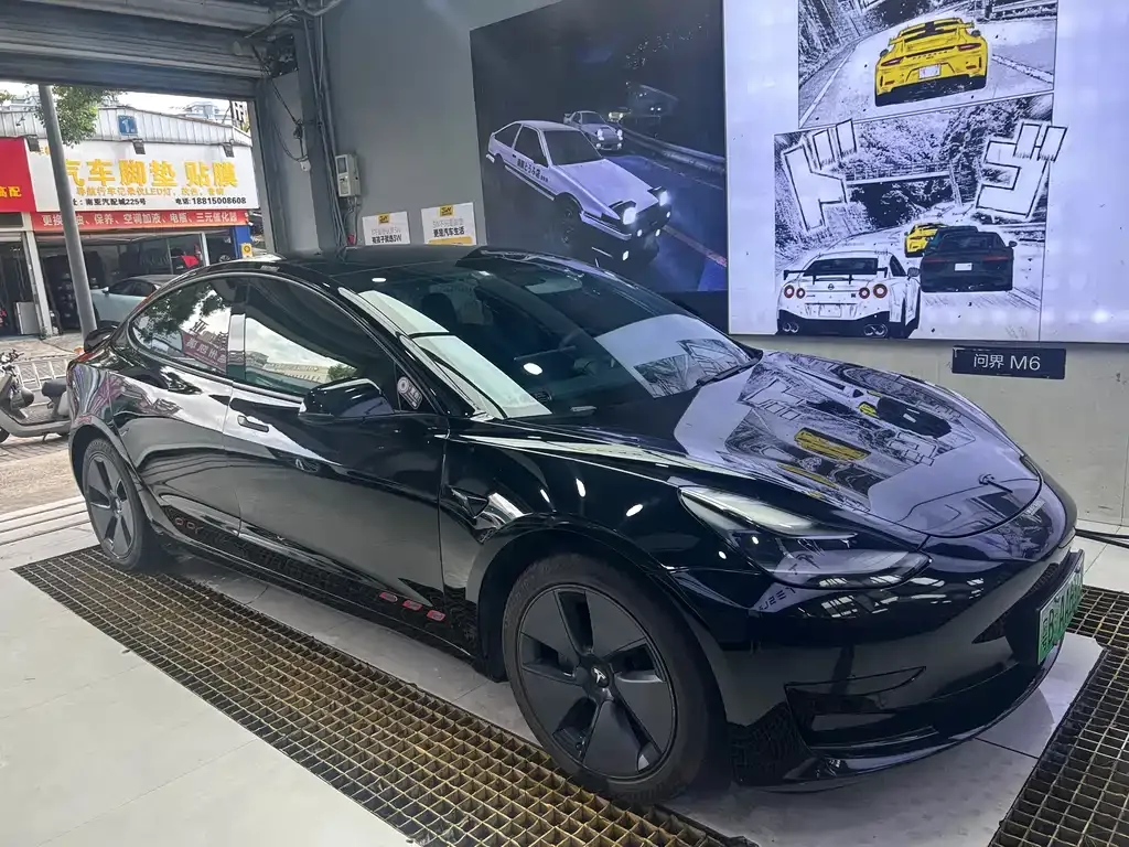 Tesla Model 3 — фото 1