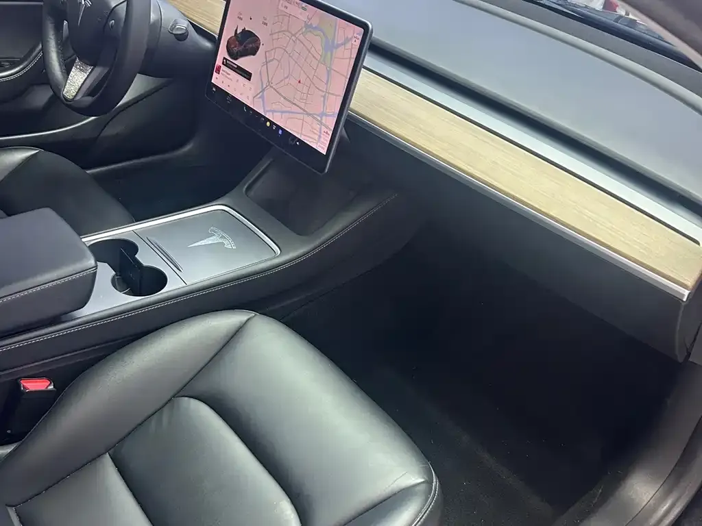 Tesla Model 3 — фото 9