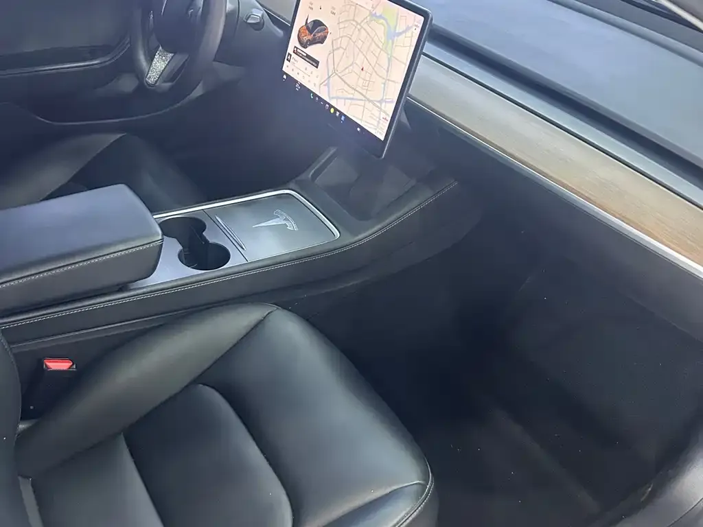 Tesla Model 3 — фото 10