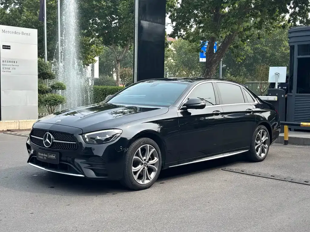 Mercedes-Benz E-Class — фото 1