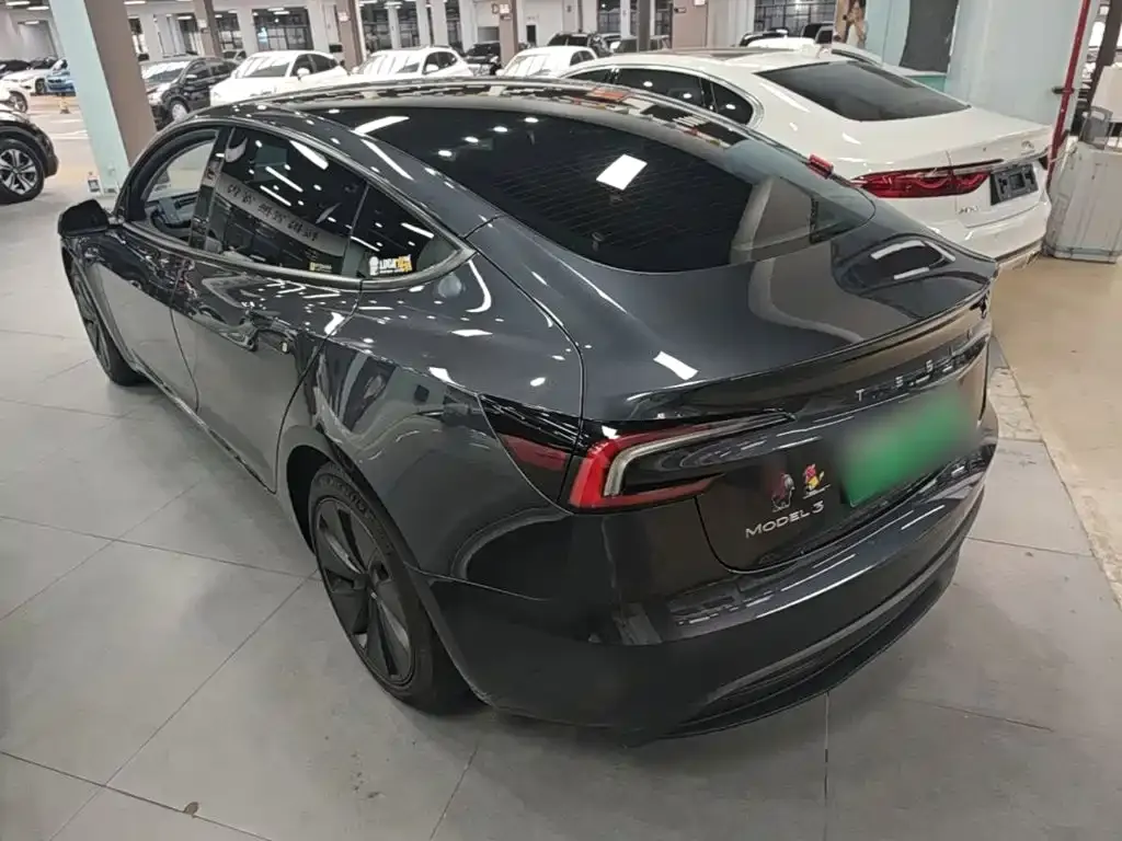 Tesla Model 3 — фото 5