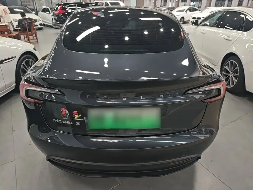 Tesla Model 3 — фото 10