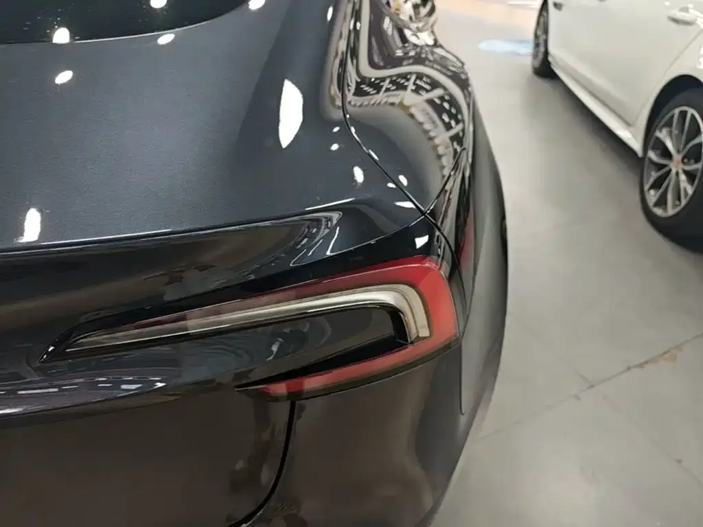 Tesla Model 3 — фото 3