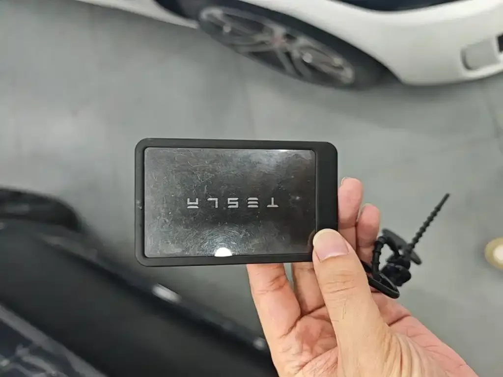 Tesla Model 3 — фото 2
