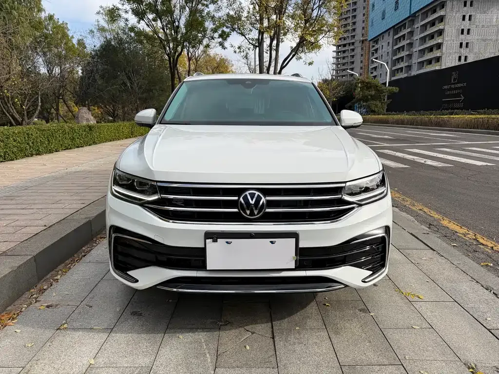 Volkswagen Tiguan L — фото 3