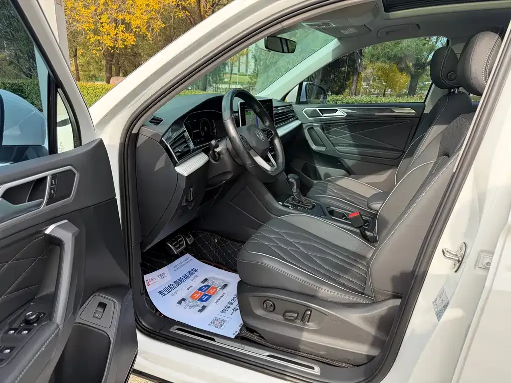 Volkswagen Tiguan L — фото 10