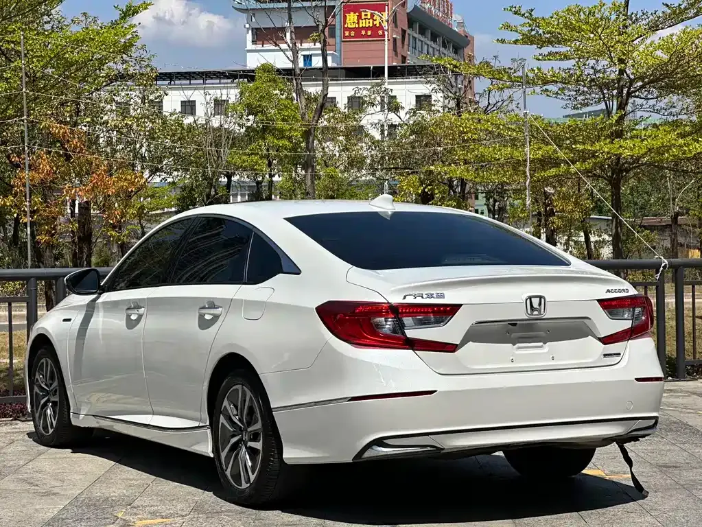 Honda Accord — фото 10