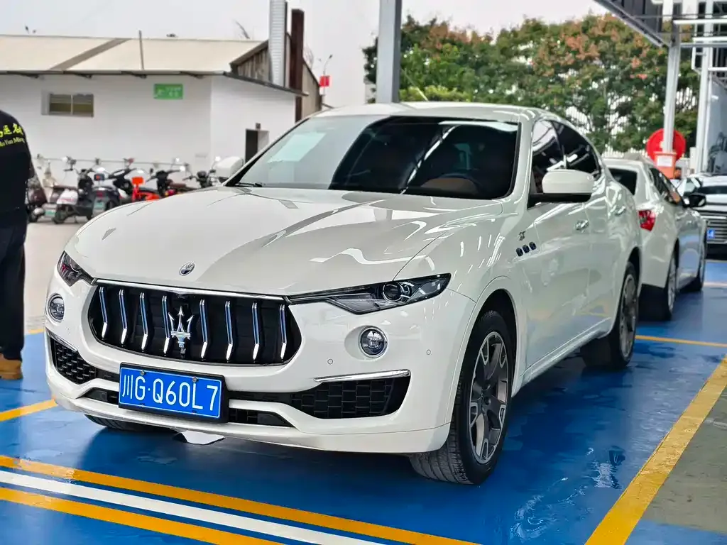 Maserati Levante — фото 1