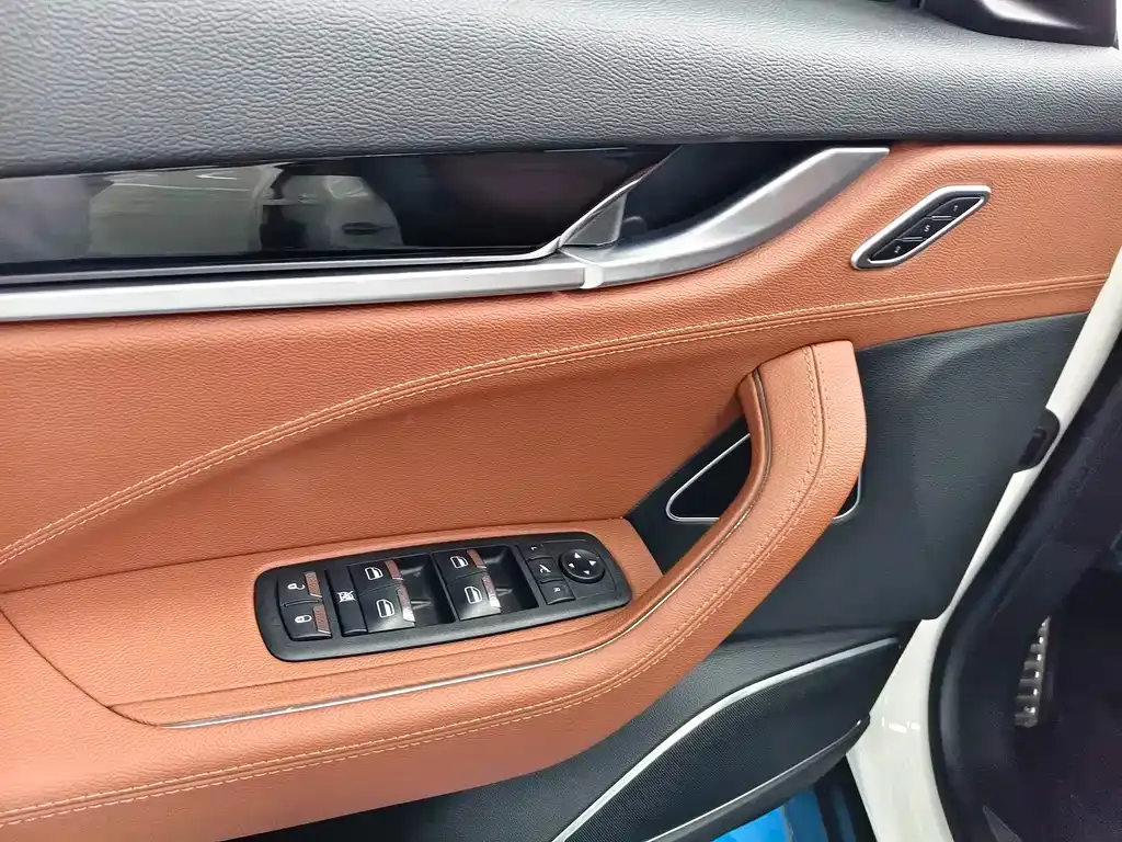 Maserati Levante — фото 5