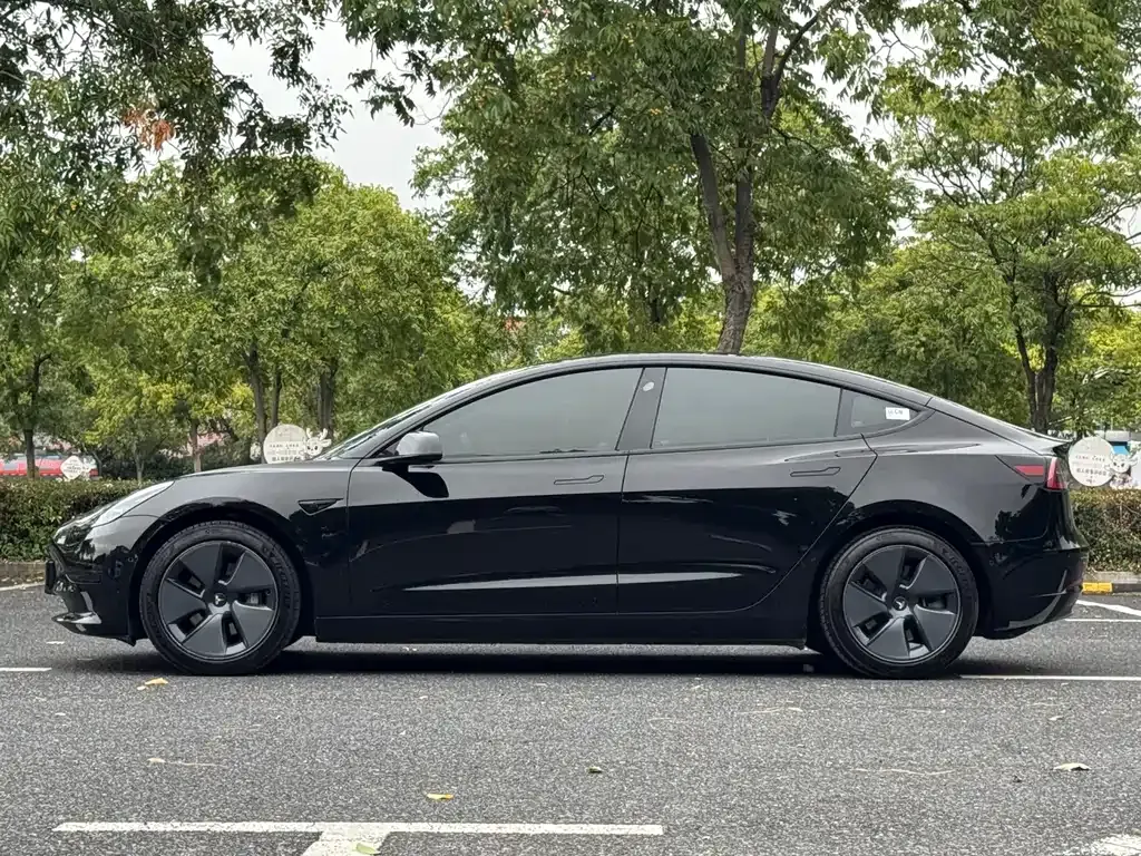 Tesla Model 3 — фото 10