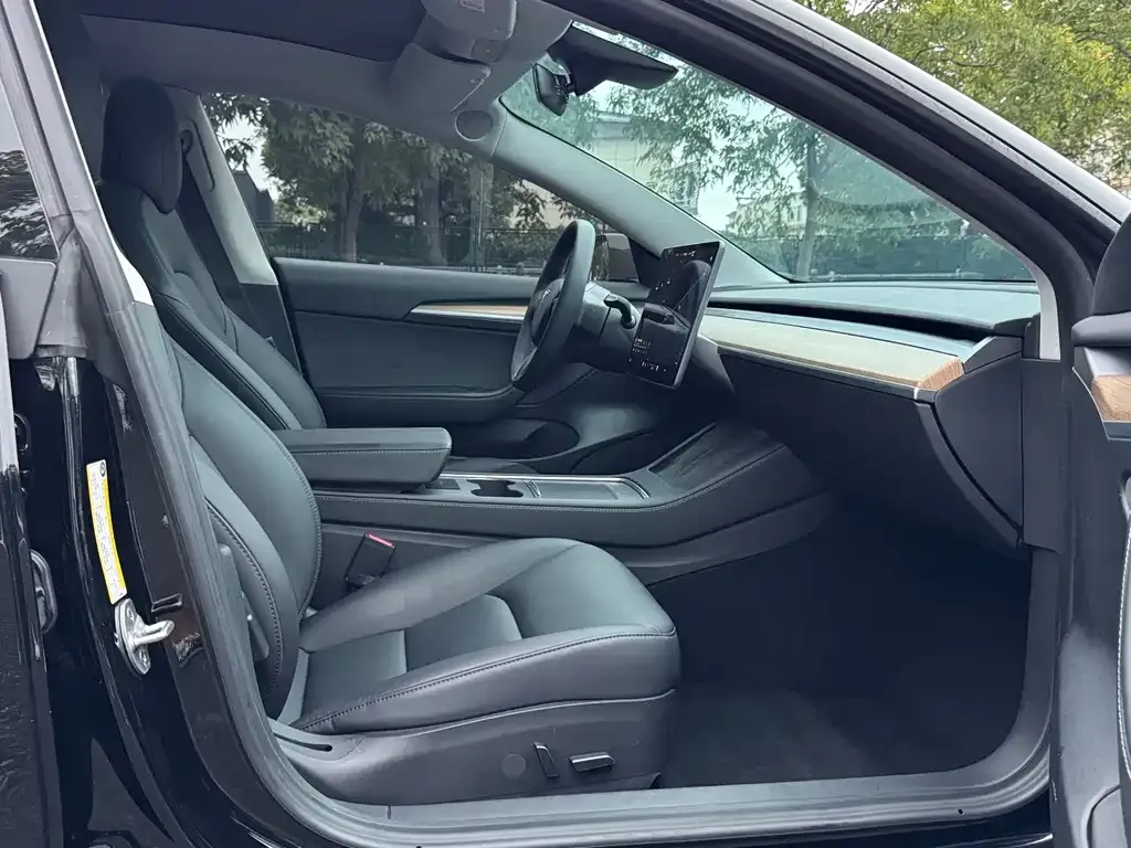 Tesla Model 3 — фото 8