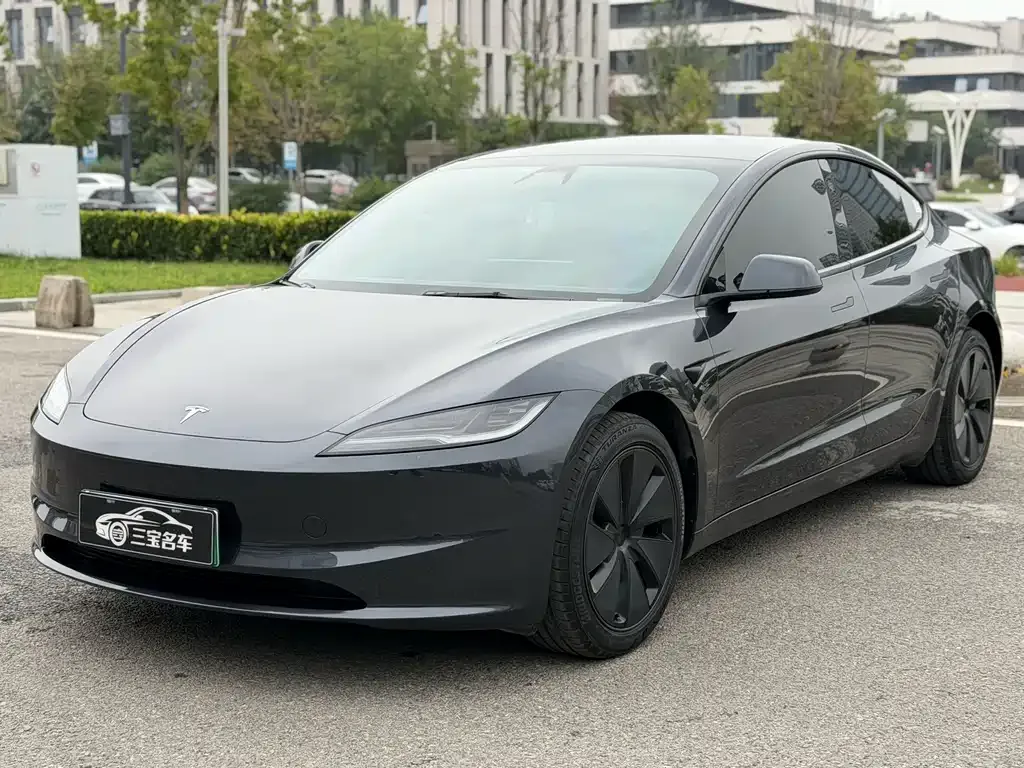 Tesla Model 3 — фото 1