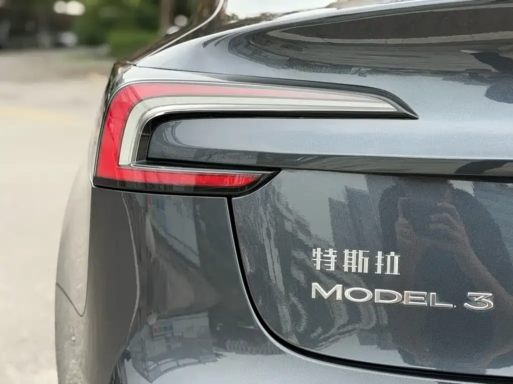 Tesla Model 3 — фото 10