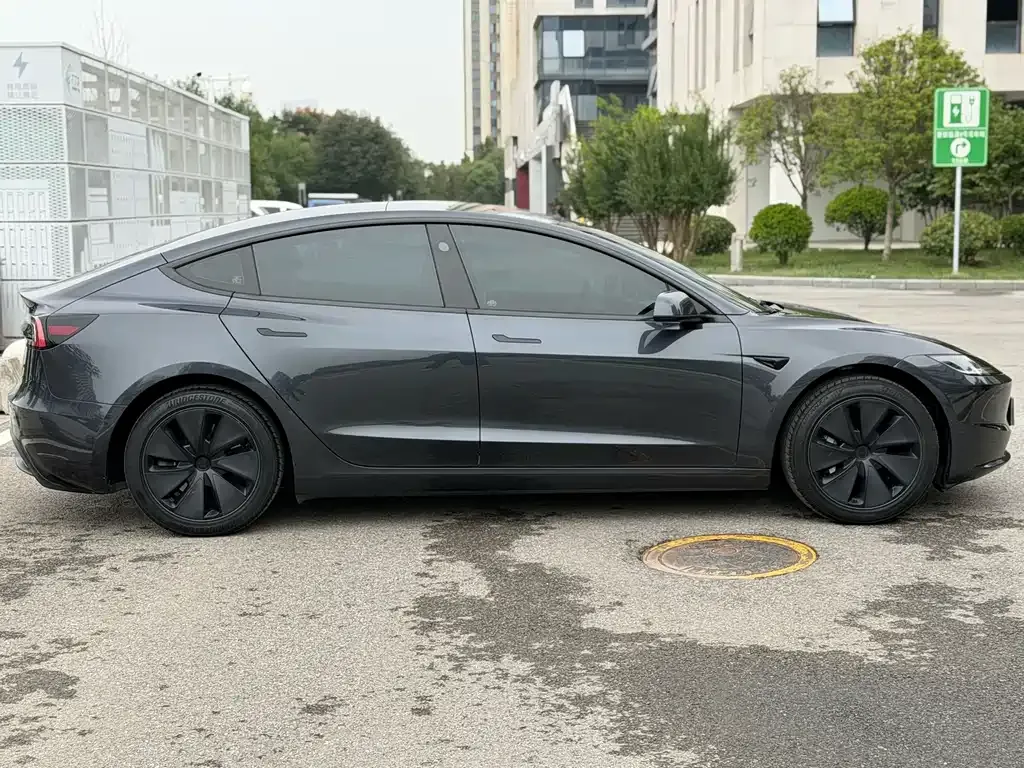 Tesla Model 3 — фото 3