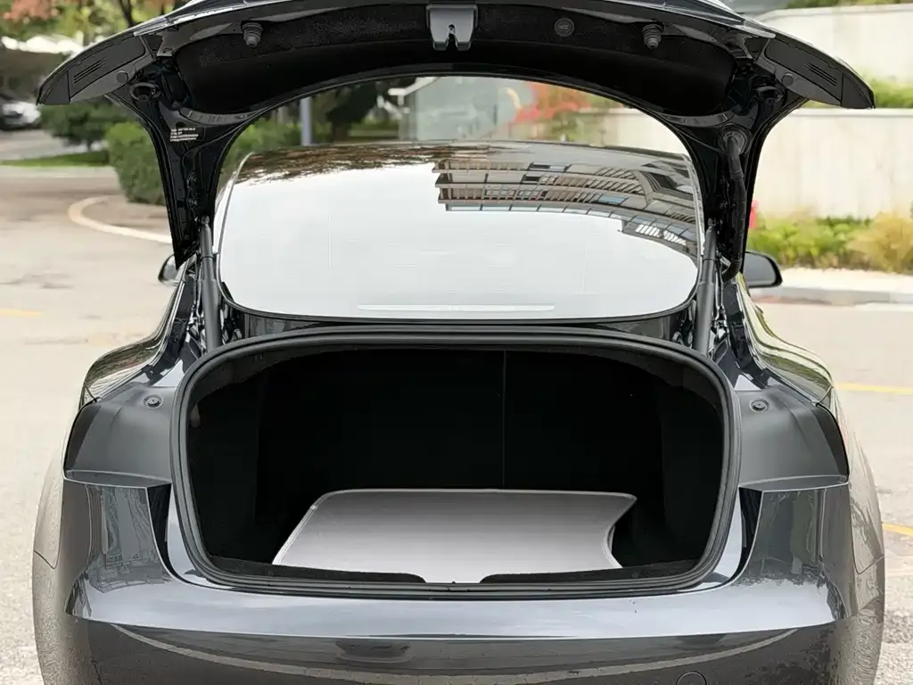 Tesla Model 3 — фото 5