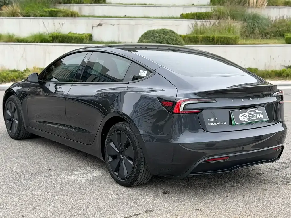 Tesla Model 3 — фото 9