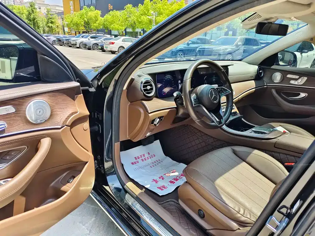 Mercedes-Benz E-Class — фото 6